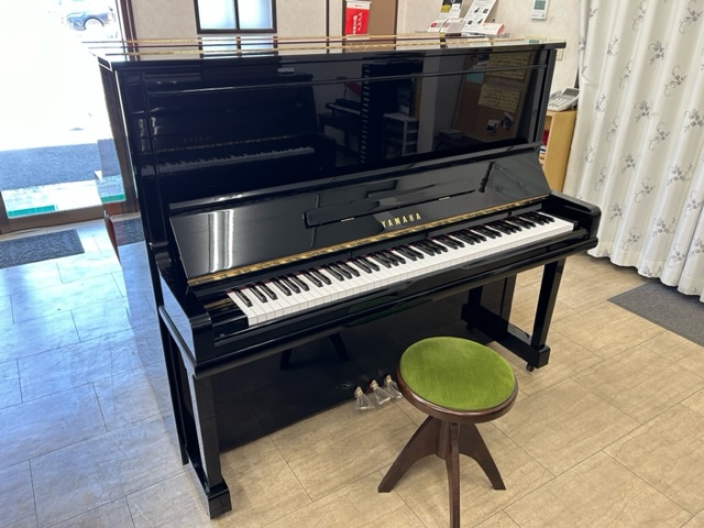 YAMAHA U30A