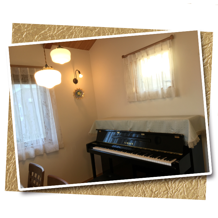 「サイレントピアノは夜も気兼ねなく練習できます」