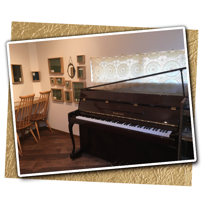 「アンティーク風アップライトピアノを探して」